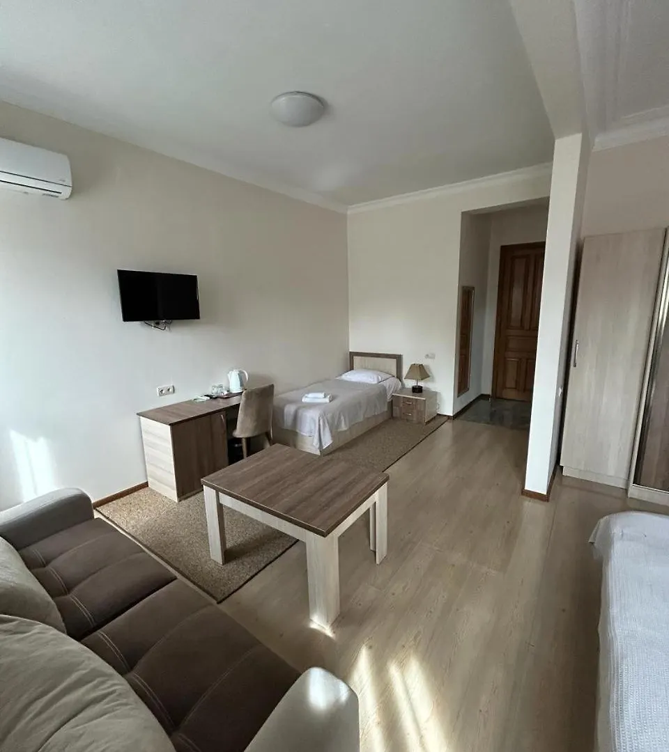 Hotel Mireosi Μπατούμι 3*,